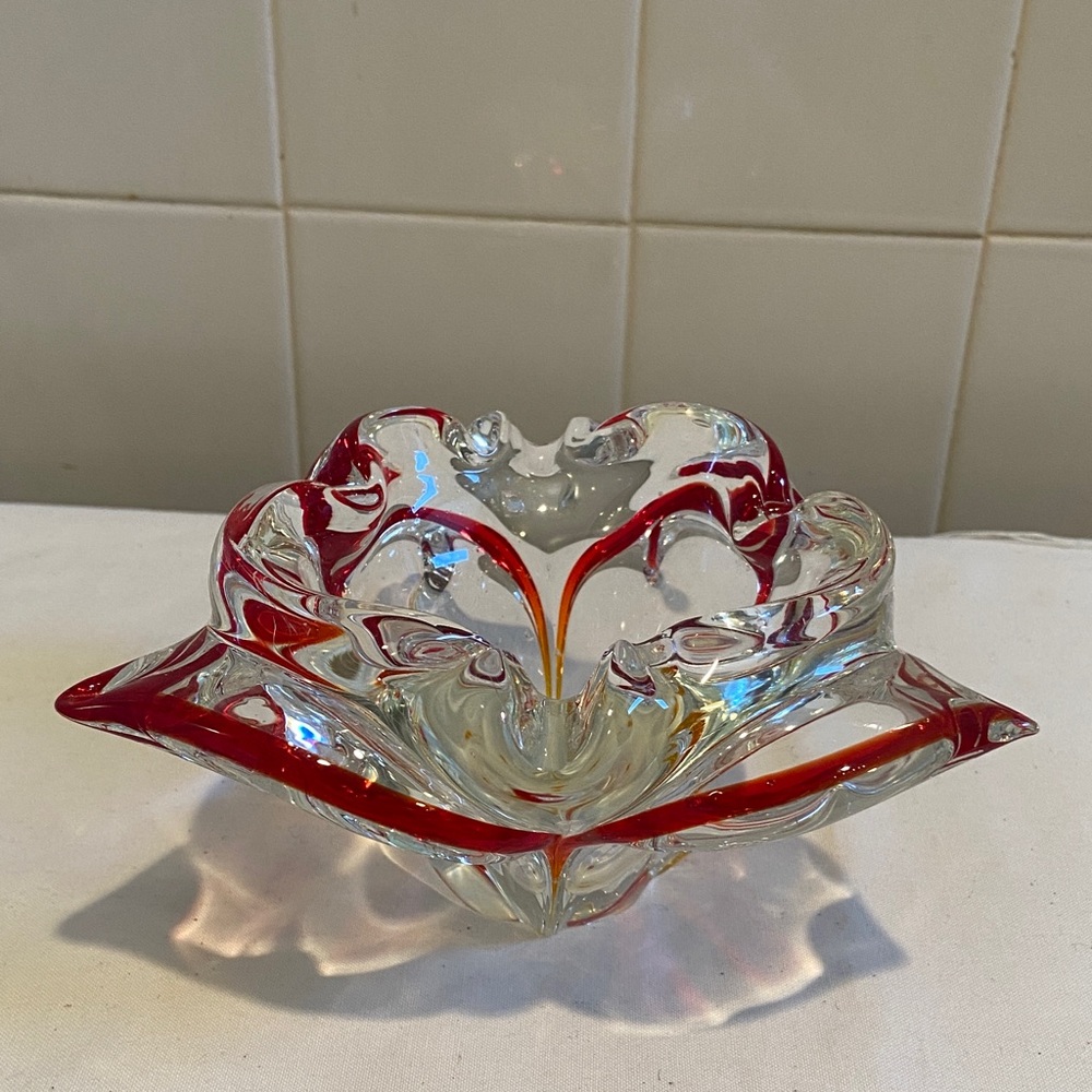 🩷Vintage Italian Art Glass Ashtray Elegant Red and Clear never been used